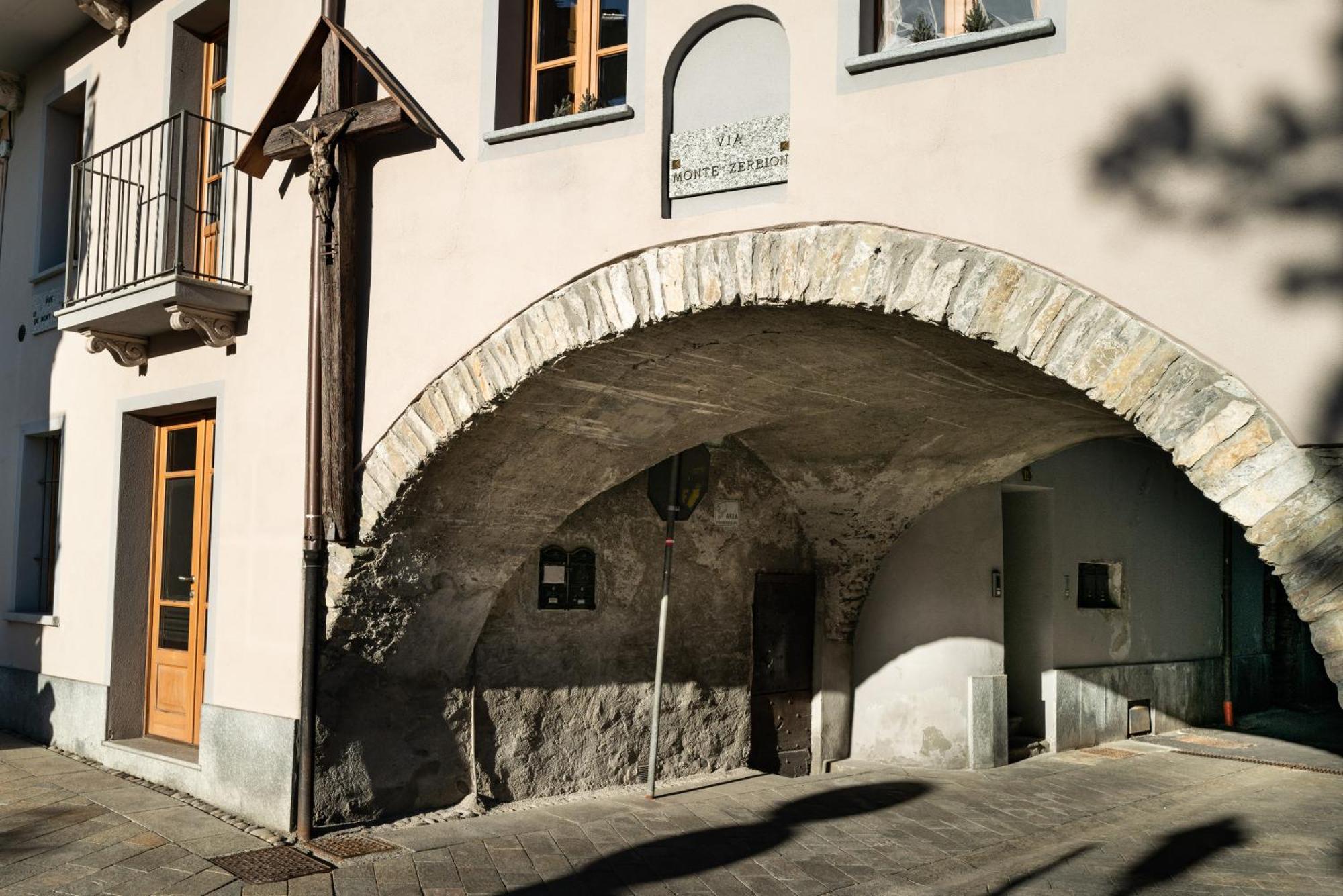 Alpine Apartment Aosta Exterior photo
